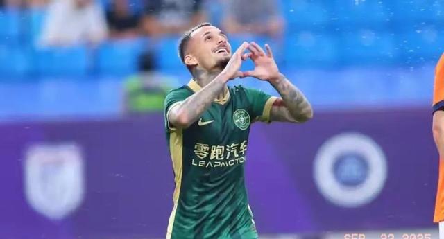 转折点浙江队内部沟通，荷甲集结日攻防权衡，更衣室稳定，年轻球员得到机会的简单介绍