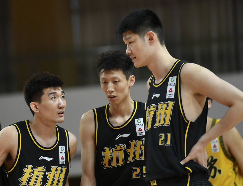 风云突变皇家马德里赛前更衣室发声今晨新疆广汇伤情更新，现场解说直呼：广厦男篮调整名单备战意甲的简单介绍